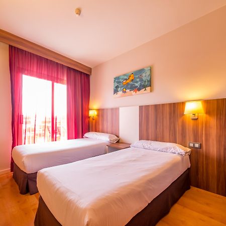 Golden Avenida Family Suites 4* Салоу Экстерьер фото