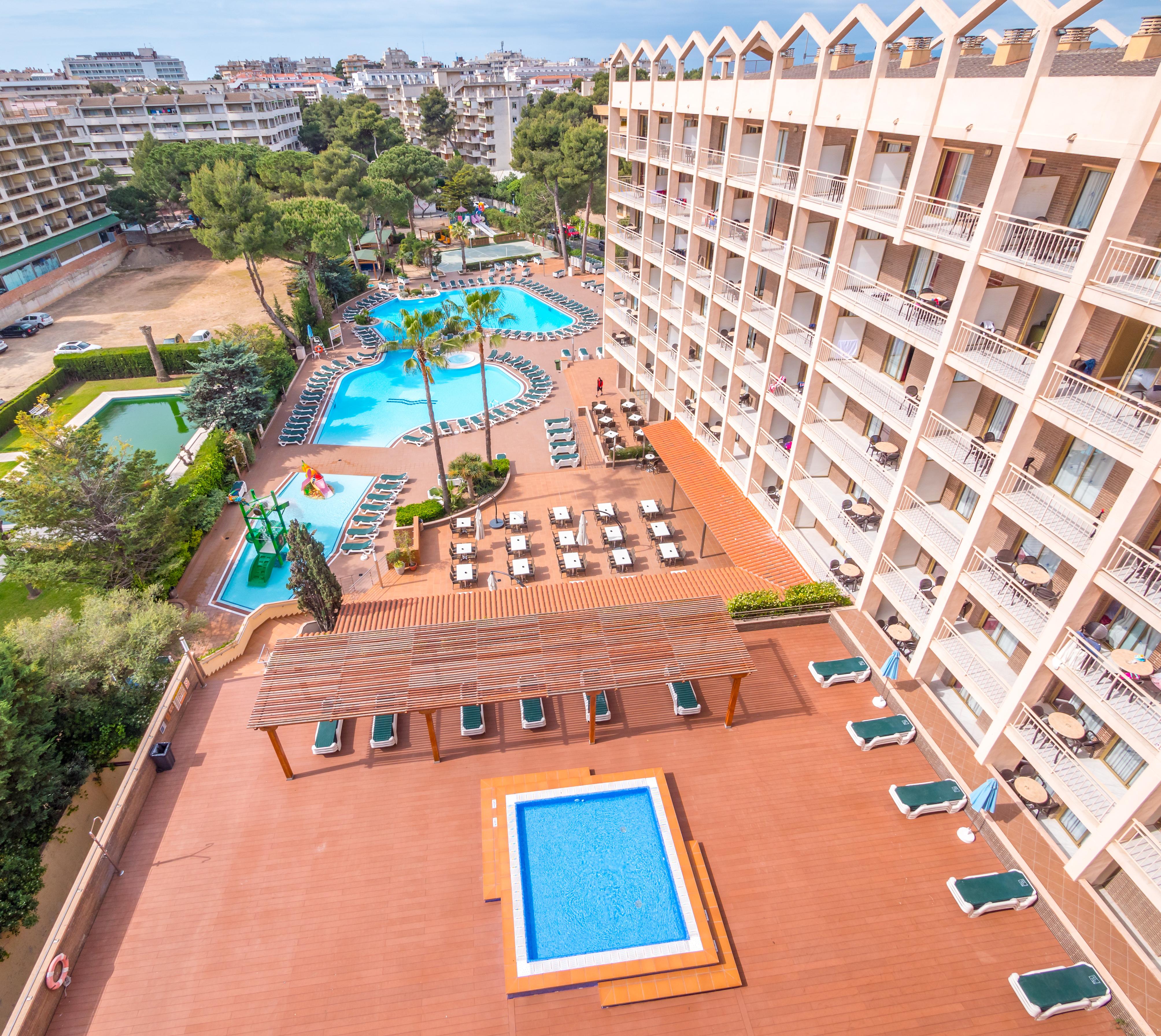 Golden Avenida Family Suites 4* Салоу Экстерьер фото