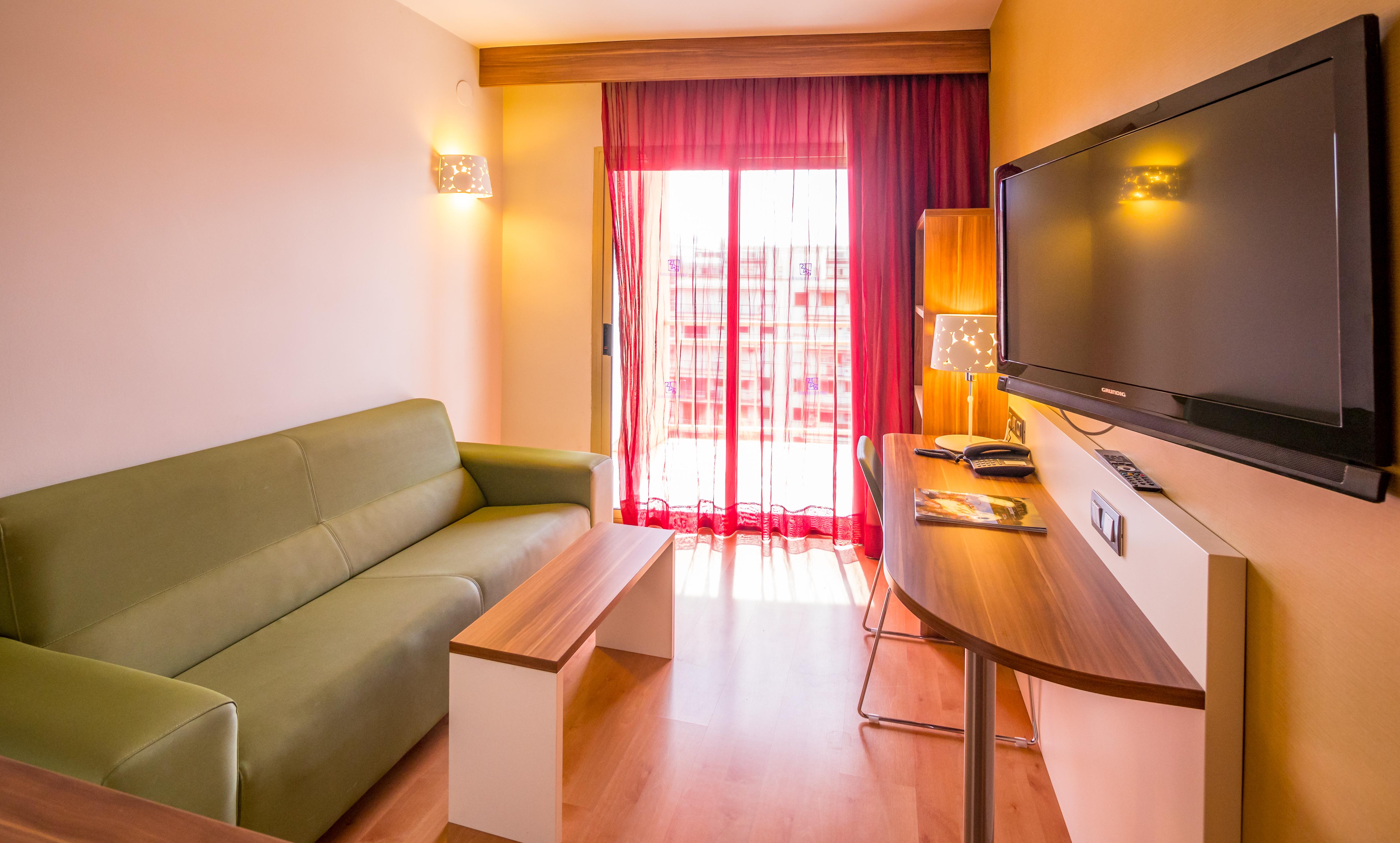 Golden Avenida Family Suites 4* Салоу Экстерьер фото
