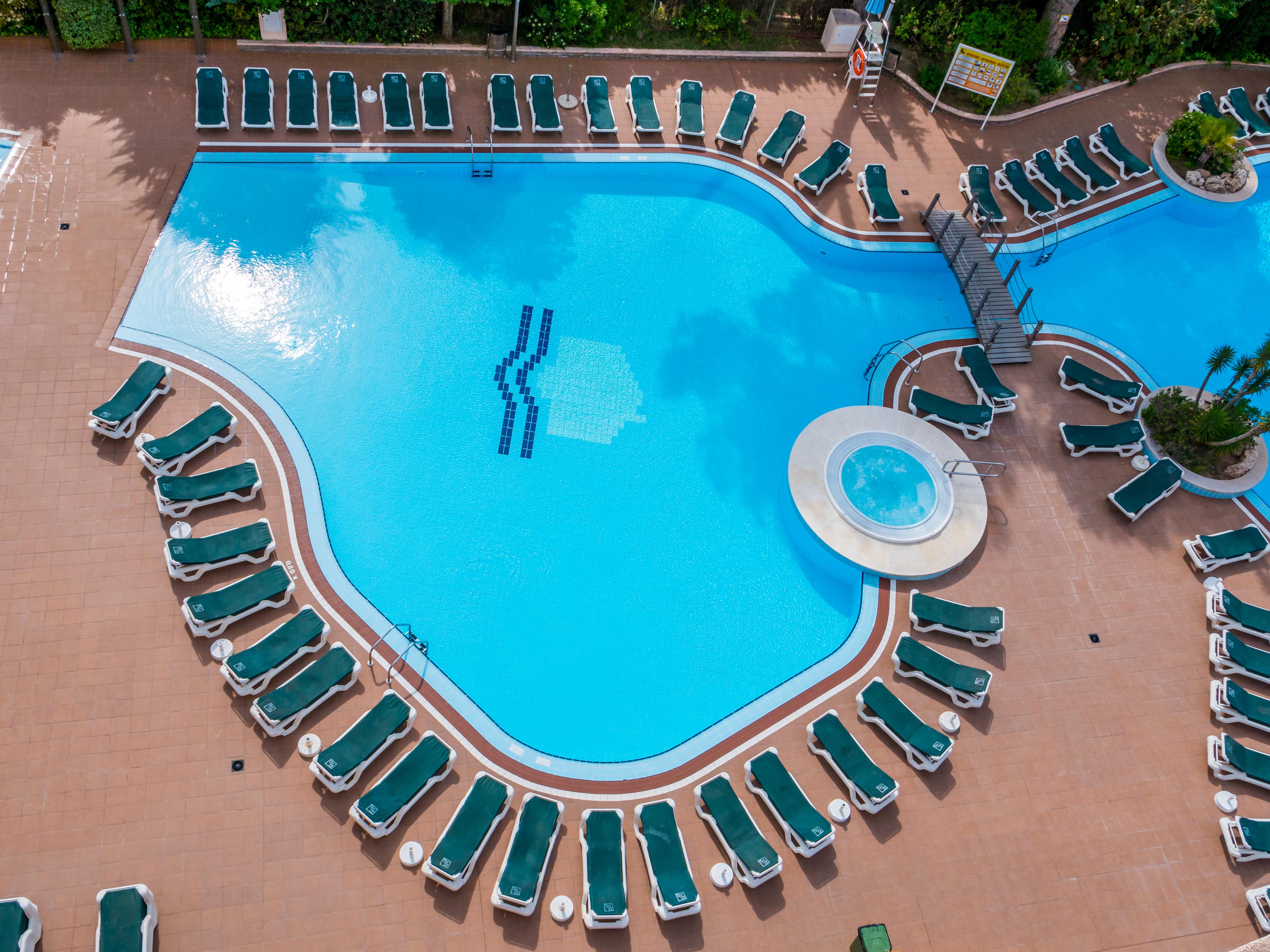 Golden Avenida Family Suites 4* Салоу Экстерьер фото