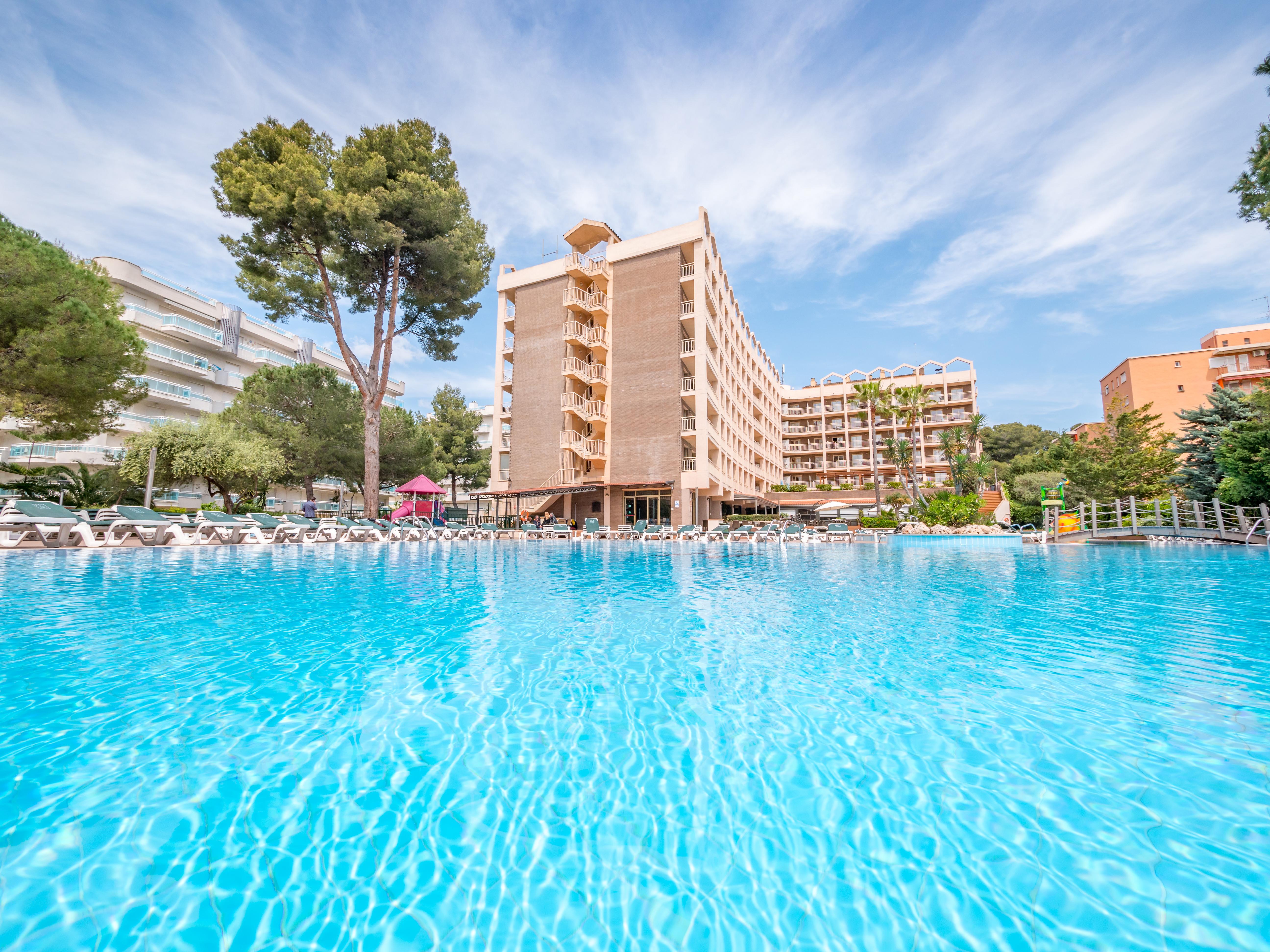 Golden Avenida Family Suites 4* Салоу Экстерьер фото