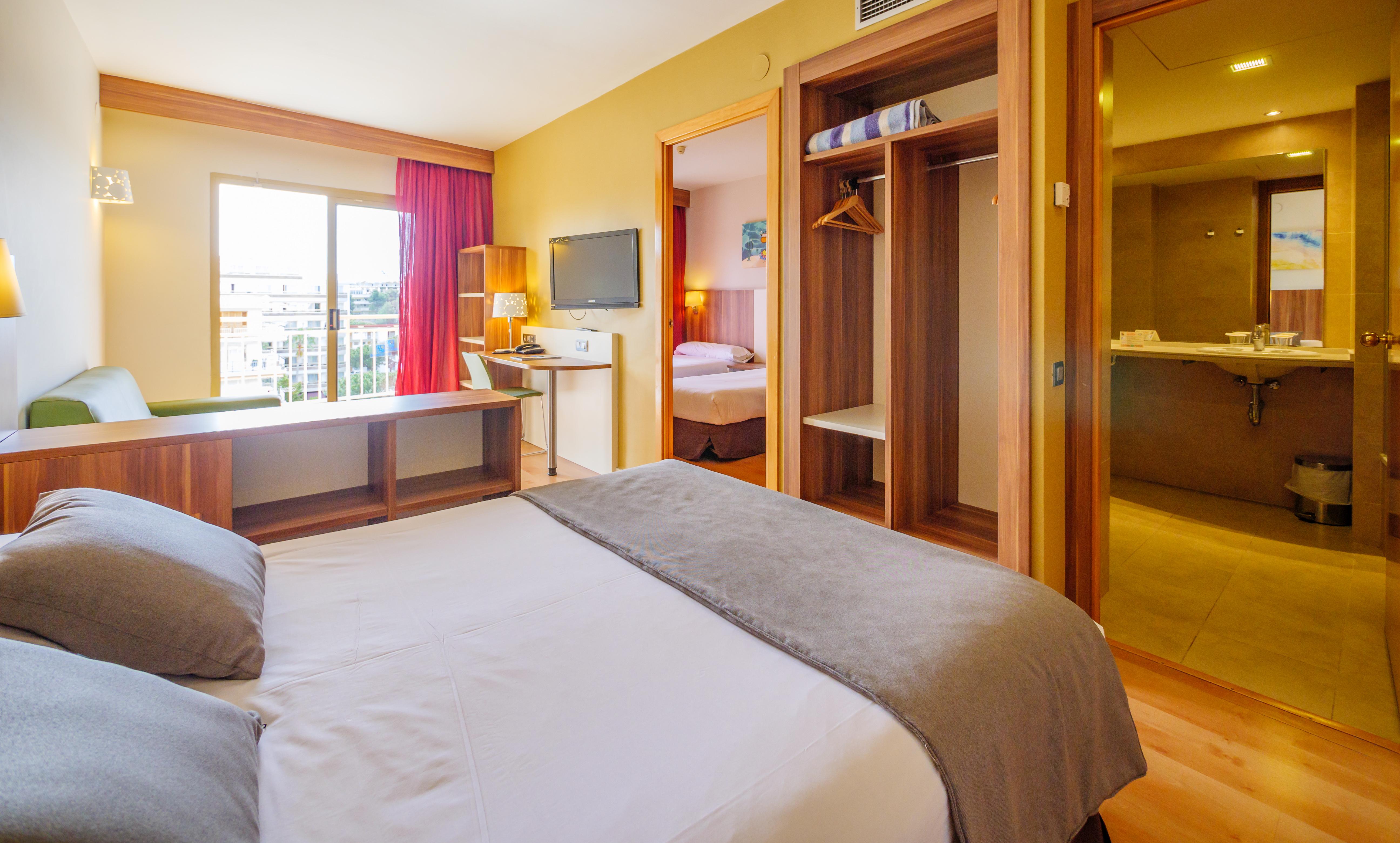 Golden Avenida Family Suites 4* Салоу Экстерьер фото
