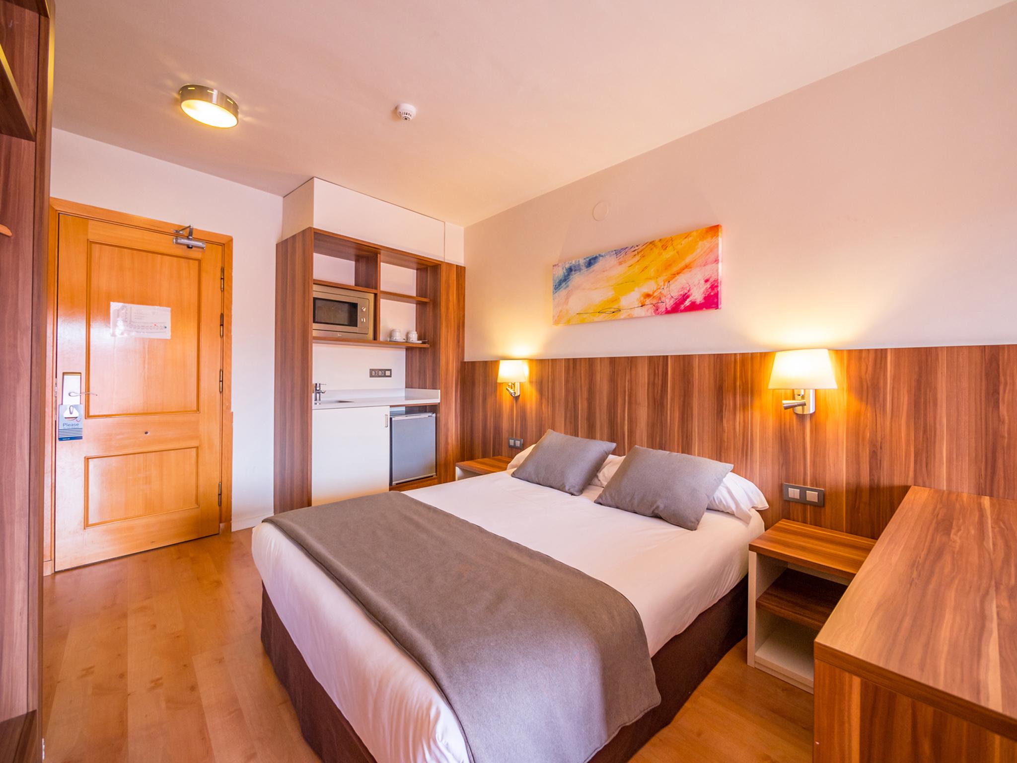 Golden Avenida Family Suites 4* Салоу Экстерьер фото