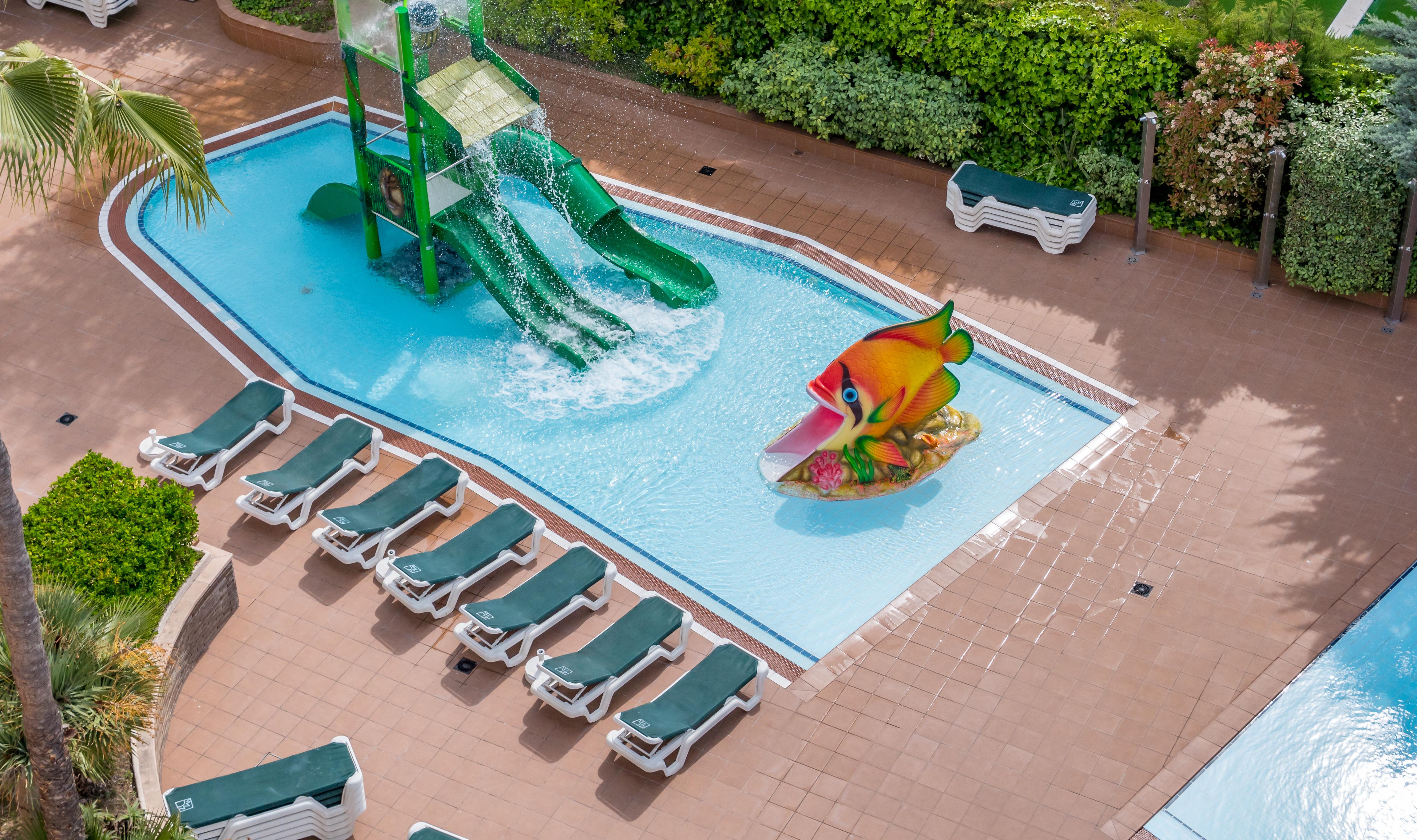 Golden Avenida Family Suites 4* Салоу Экстерьер фото
