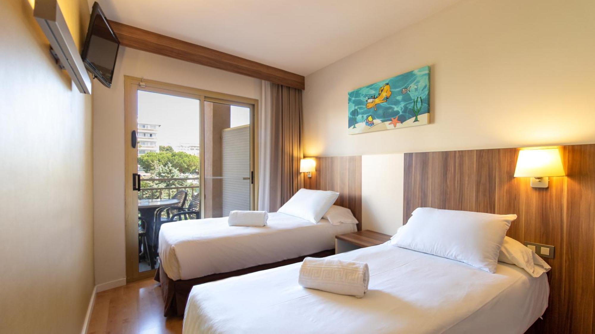 Golden Avenida Family Suites 4* Салоу Экстерьер фото