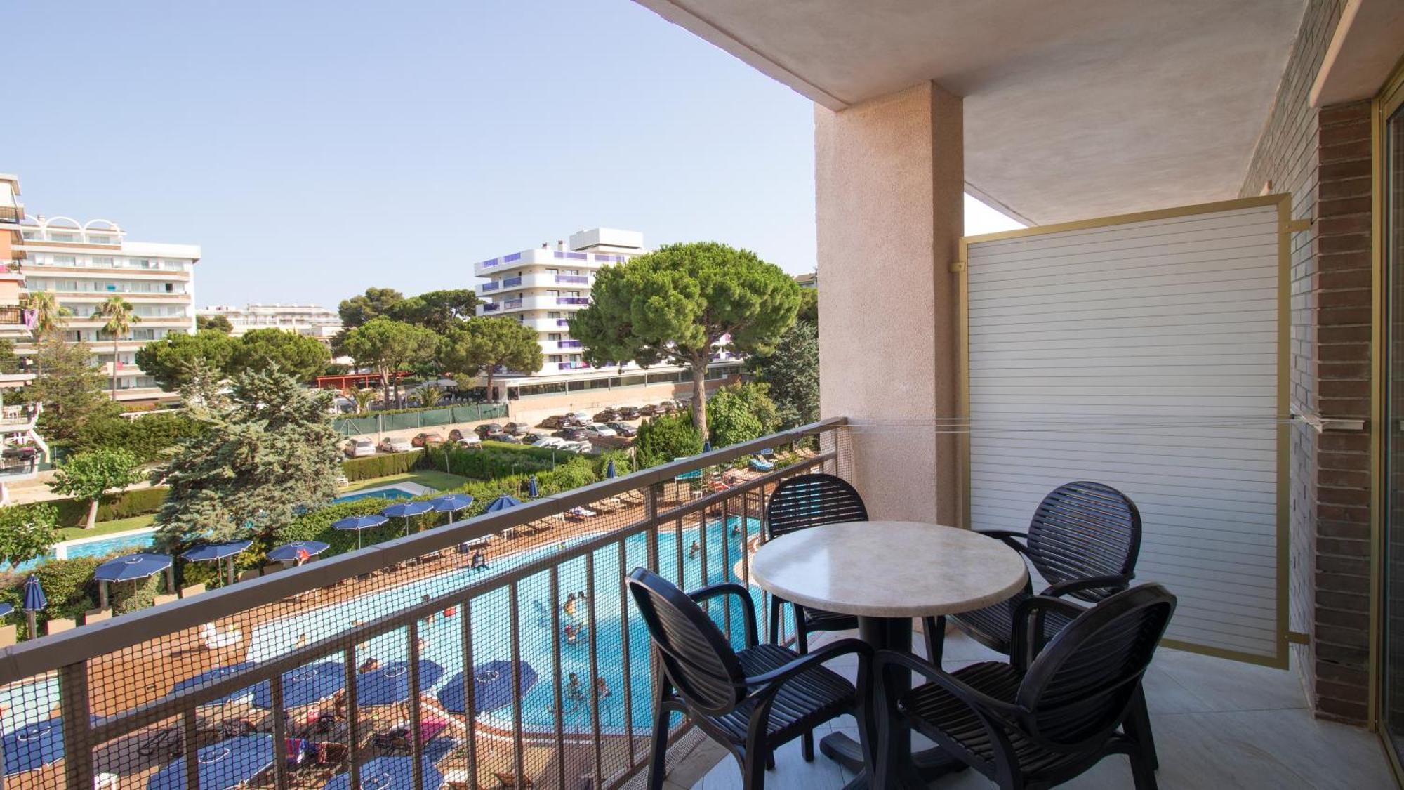 Golden Avenida Family Suites 4* Салоу Экстерьер фото