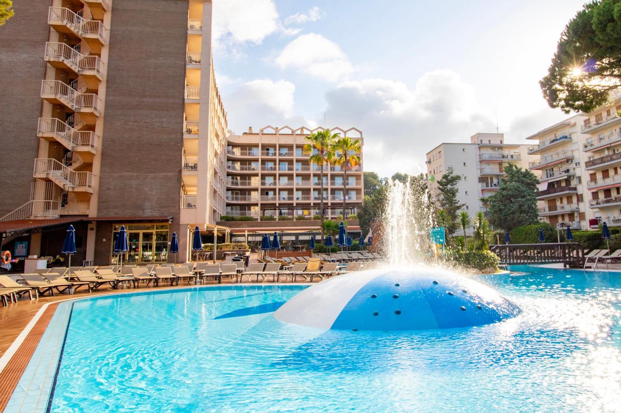 Golden Avenida Family Suites 4* Салоу Экстерьер фото