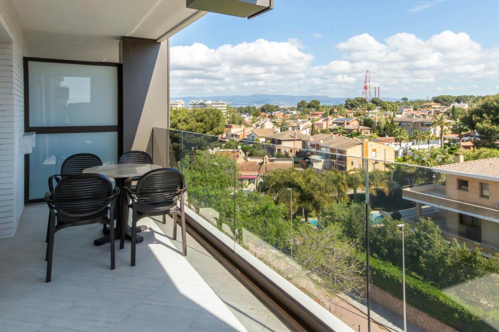 Golden Avenida Family Suites 4* Салоу Экстерьер фото
