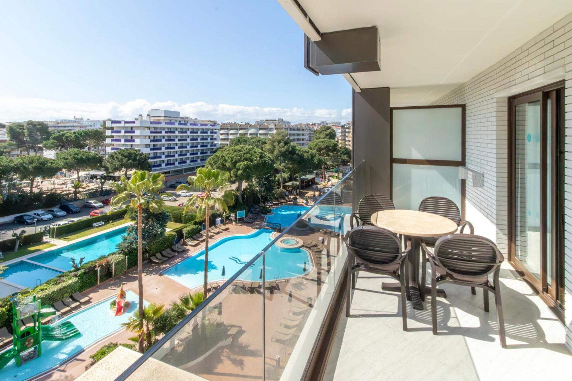 Golden Avenida Family Suites 4* Салоу Экстерьер фото